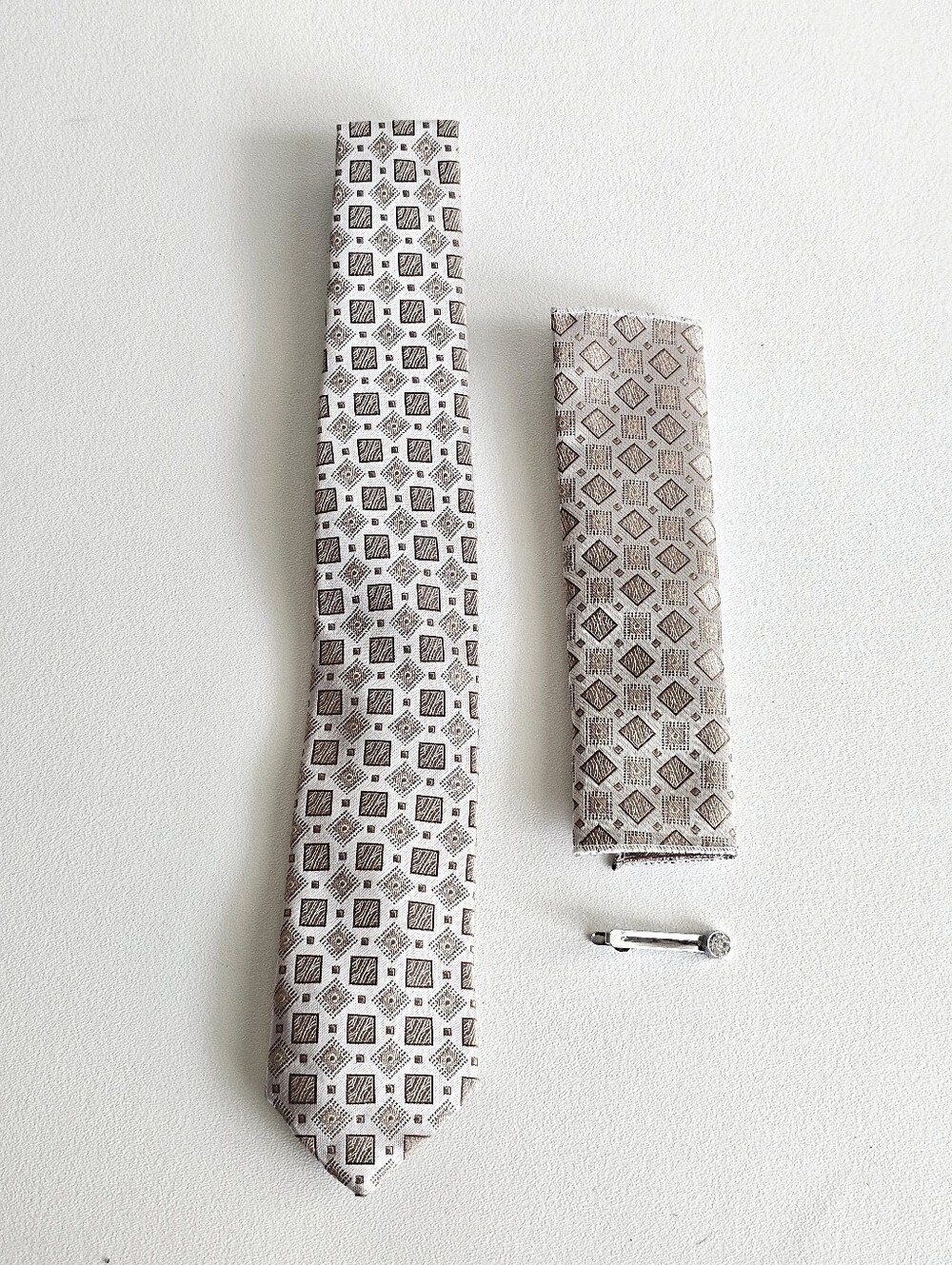 Vintage Geometric Tie Set w/ Matching Pocket Square & Rhinestone Tie Clip NWOT